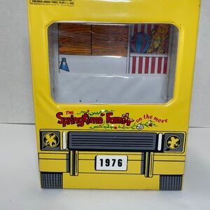 1976 Springtime Family Doll Camper